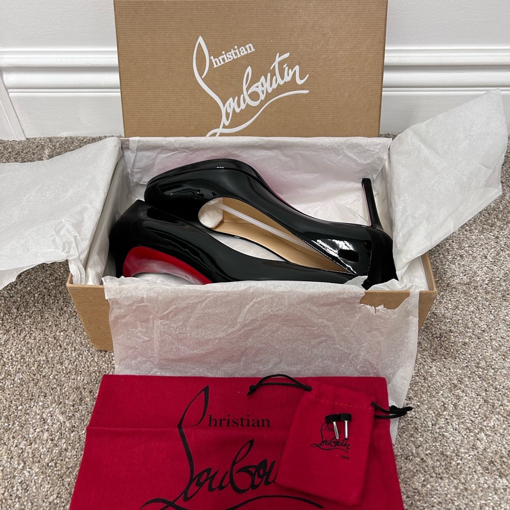 BNWT Christian Louboutin New Simple Pump